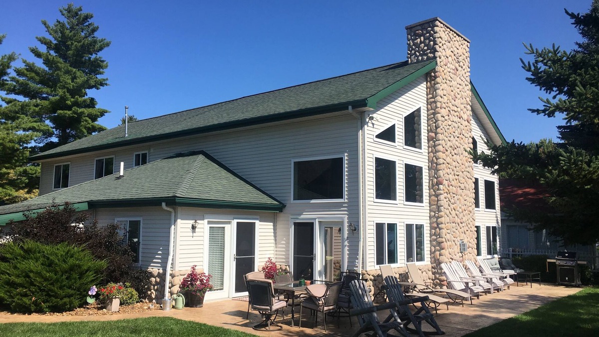 Houghton Lake House | Stunning Five Bedroom Lakefront Home on Houghton Lake, Michigan