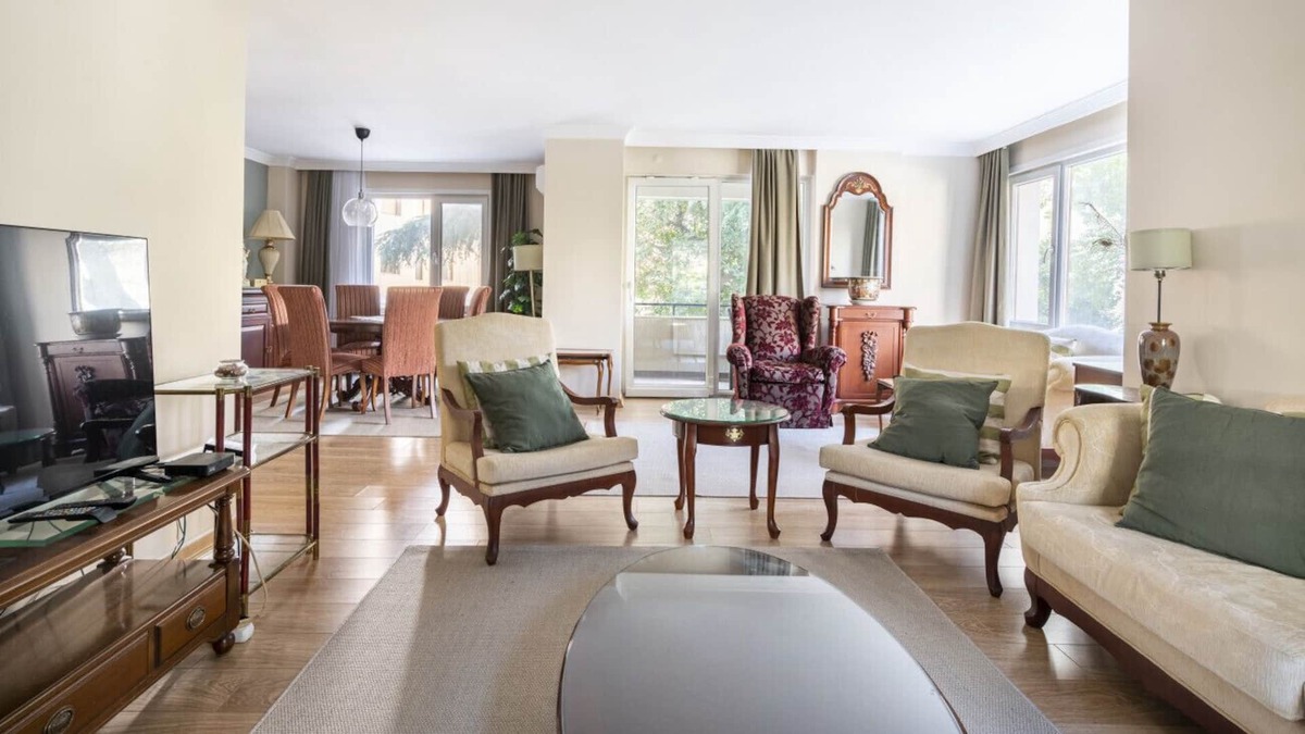 Caddebostan Mahallesi Apartment | Stunning Flat with Terrace in Caddebostan