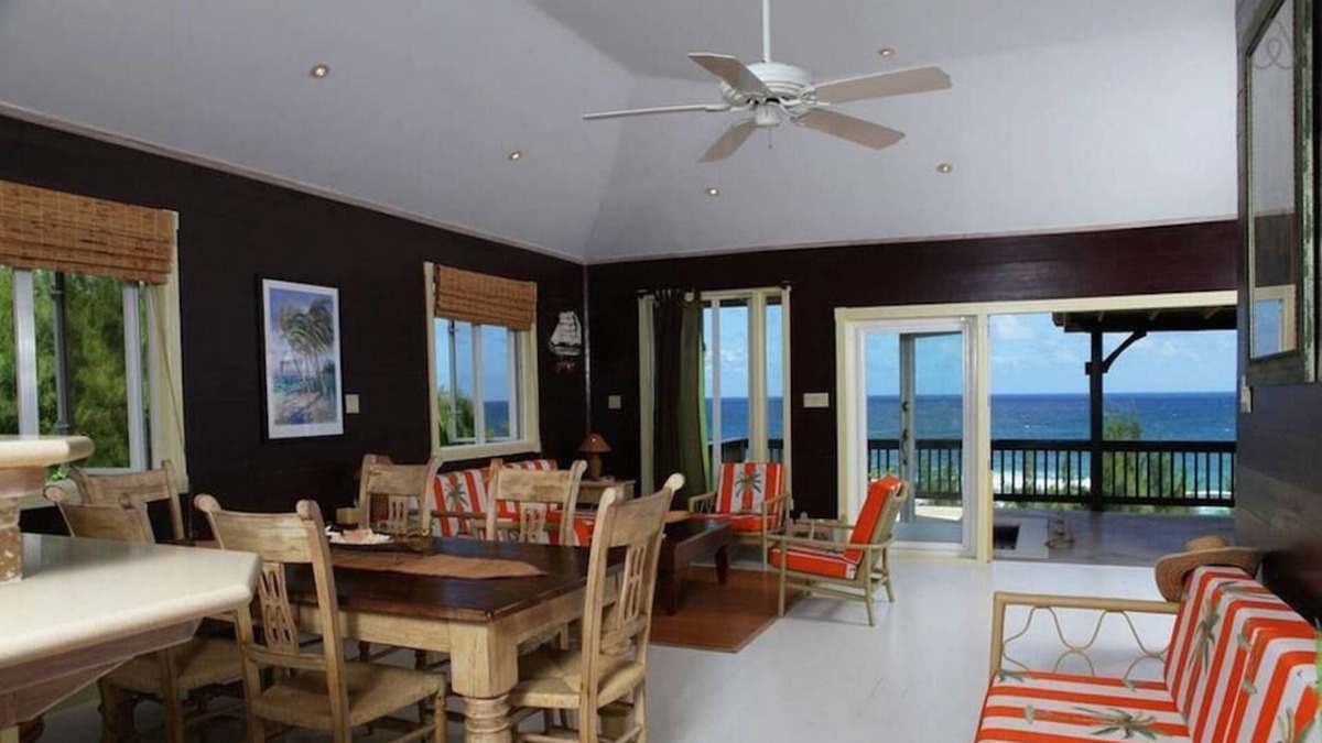 Springfield Villa | Stunning Four Bedroom Beach House