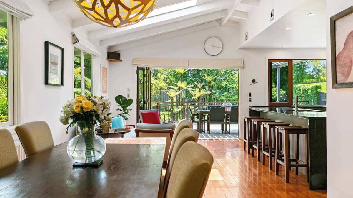 Taupo House | Stunning Four Bedroom Home near the lake
