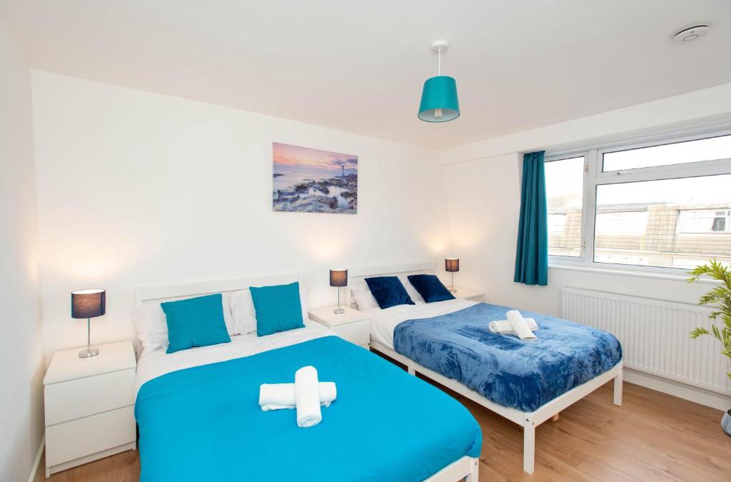 Custom House House | Stunning four bedroom house close to Excel, O2 & Central London with free parking