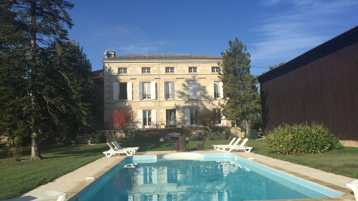 Couthures-sur-Garonne House | Stunning Chateau in the French Countryside & pool