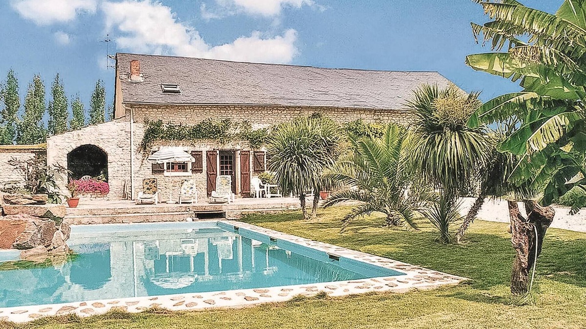 Les Magnils-Reigniers House | Stunning home in Les Magnils-Reigniers