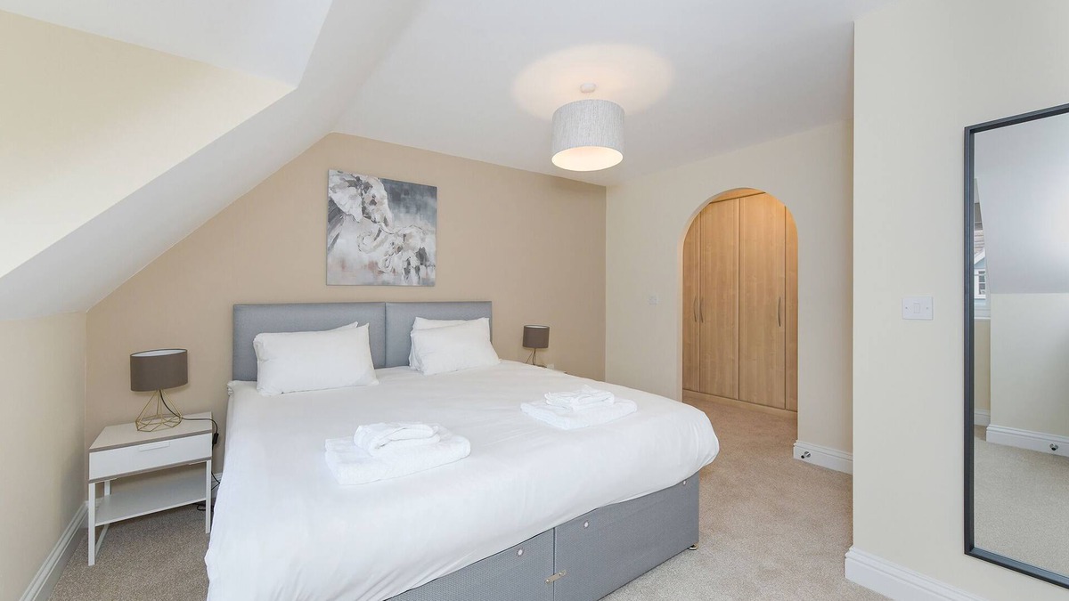 Bingham House | Stunning Garden House with Free WIFI and Parking
