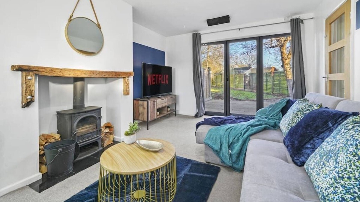 Rugby Condo | Stunning Rugby Gem - Football Table