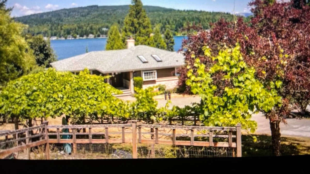 Sudden Valley House | Stunning Geneva 4-Bedroom Villa W/ Lake View and Hot Tub