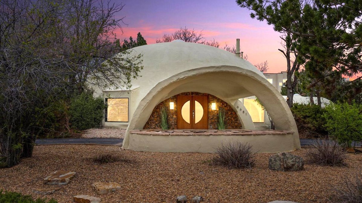 Centennial House | Stunning geodome with Indoor Pool and Hot Tub! Minutes from the heart of Denver.