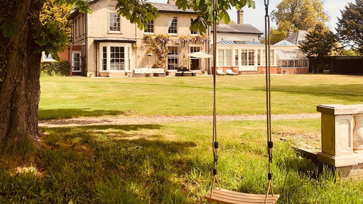 Hopton House | Stunning Georgian House - Sleeps 8 - Heart of Norfolk Broads