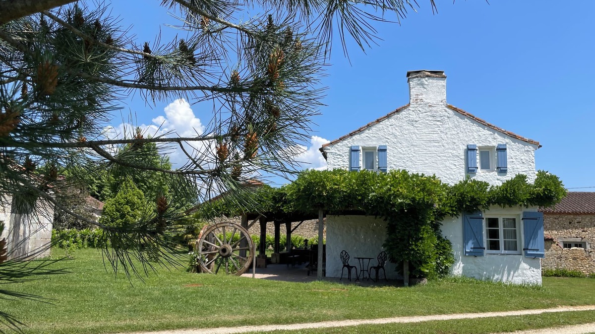 Cuzorn Cottage | Stunning Gite, private garden, large heated pool, tranquil and historic setting