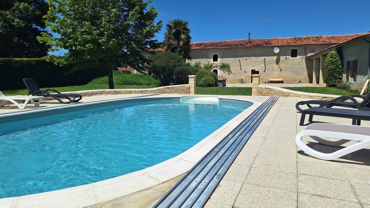 Mons House | Stunning gite With Shared Pool, Nr Matha & Cognac (ground floor also available)