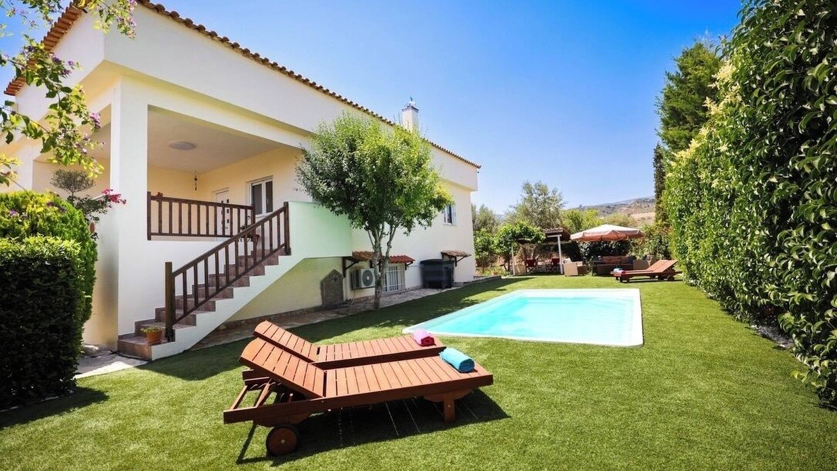 Kato Diminio Villa | Stunning Greek Villa-private pool-beach-sleeps 8