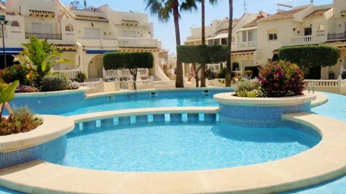 Quesada Apartment | Stunning Ground Floor Apt. near Beach ,Wifi Fibre Optic incl.
