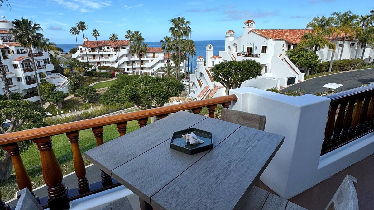 Avalon Condo | Stunning Hamilton Cove Condo with 6 Seat Golf Cart