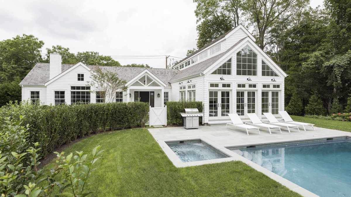 Village of East Hampton House | Stunning Hampton Holiday Family Fantasy for your Team
