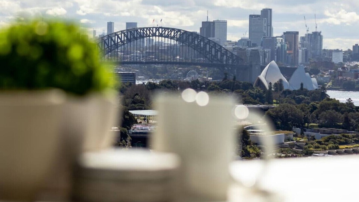 Darlinghurst Apartment | Stunning Harbour Bridge and Opera House Views!