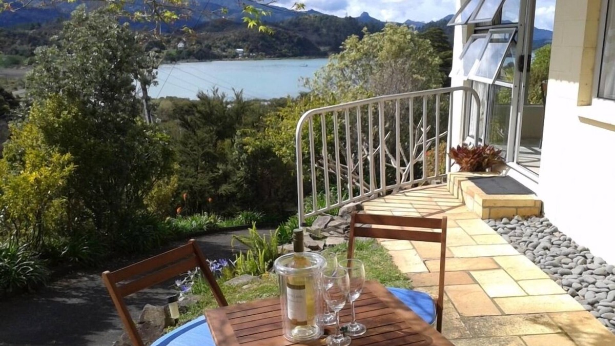 Coromandel Apartment | Stunning harbour views, peaceful location
