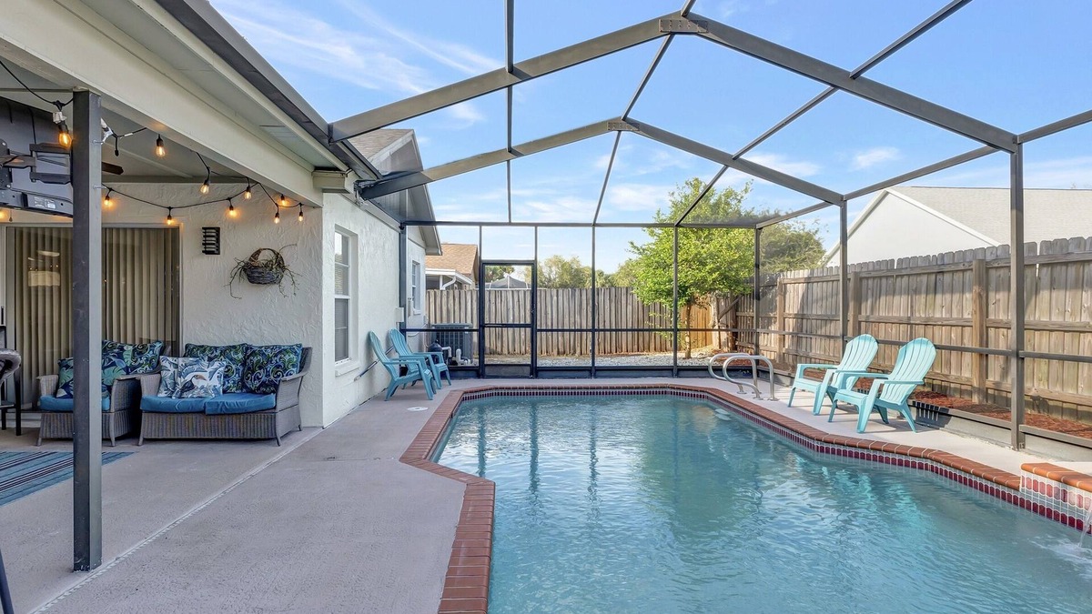 Providence Lakes House | Stunning Heated Pool House for 10 in Brandon, FL