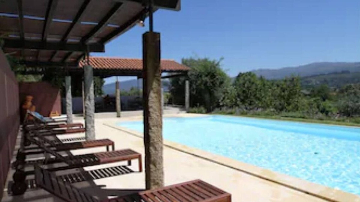 Fontoura Villa | Stunning Hideaway with Pool to Die For, Near Spain