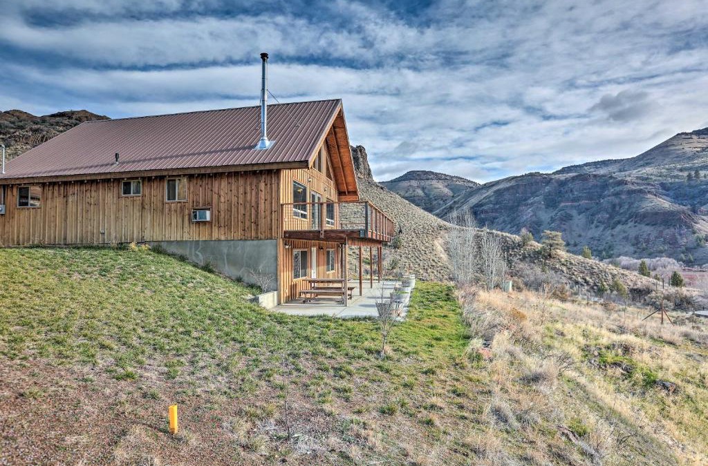 Kimberly House | Stunning Hilltop Home by John Day Fossil Beds