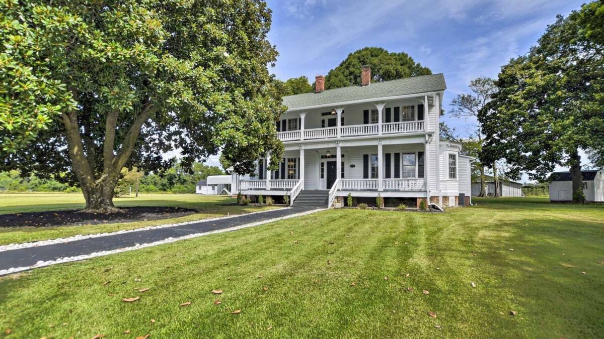 Sellers Other | Stunning historic home w/large rooms. Close to attractions. Kid & pet friendly!