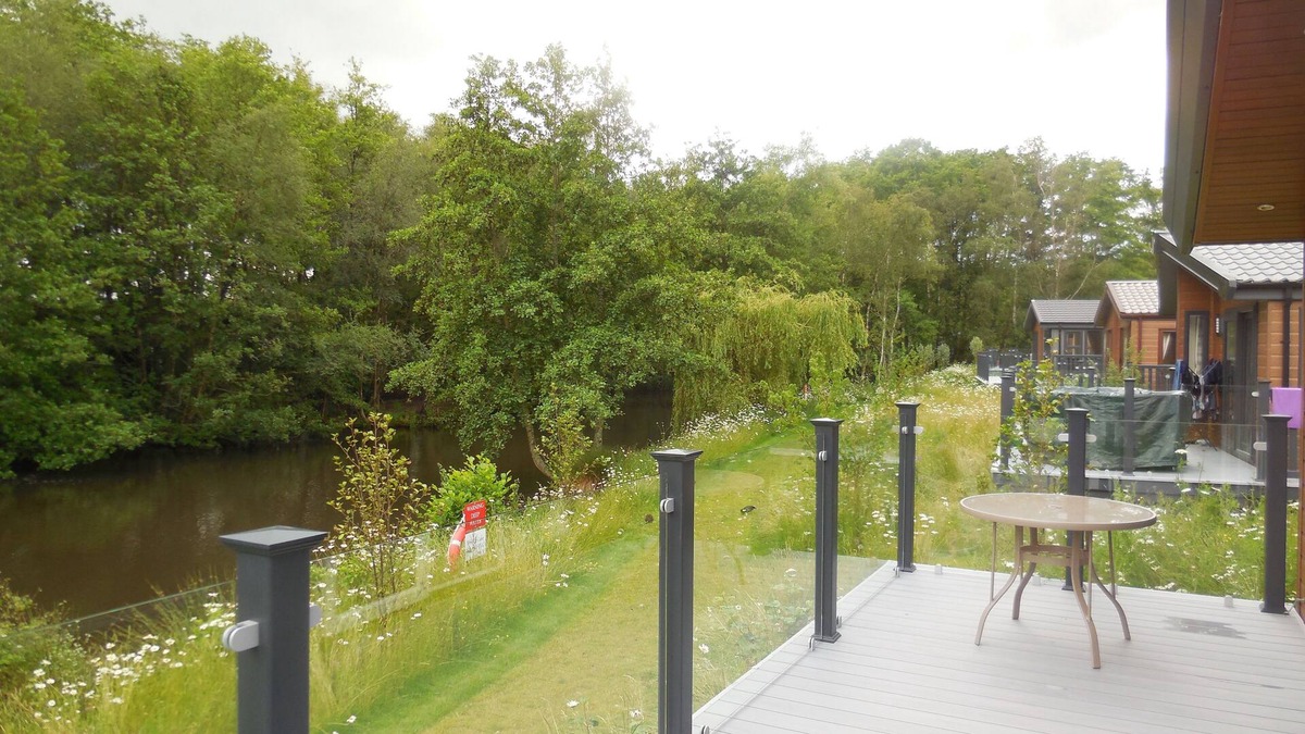 Woodfalls Ski Chalet | Stunning Holiday Lodge on Edge of New Forest