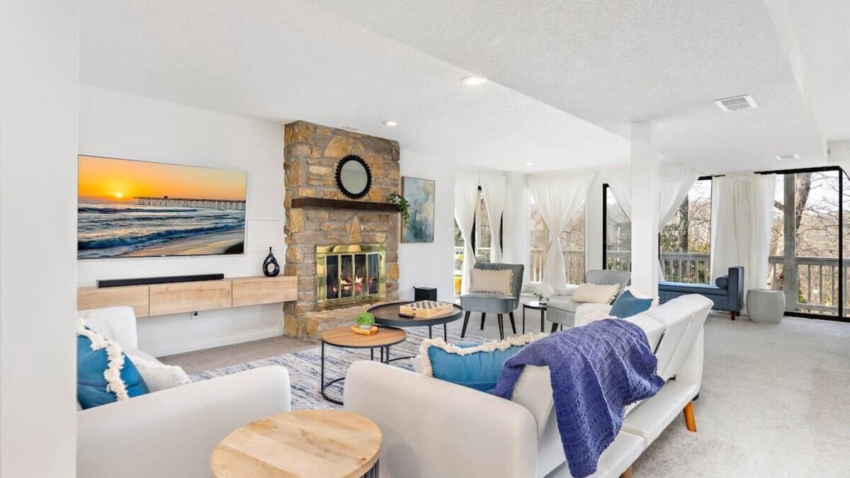 Bucyrus House | Stunning home campsite, wheelchair access, next to overland park