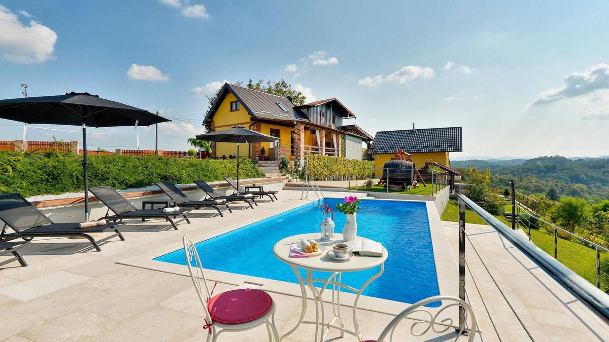 Cestica House | Stunning home in Cestica with sauna