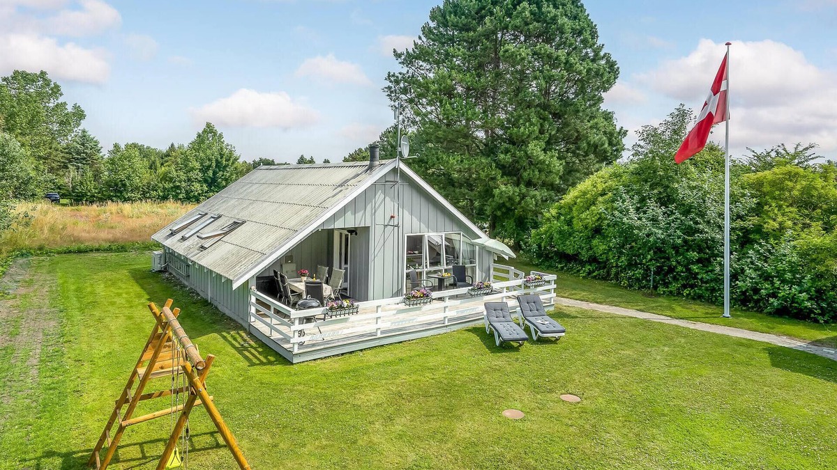 Dannemare House | Stunning home in Dannemare with sauna