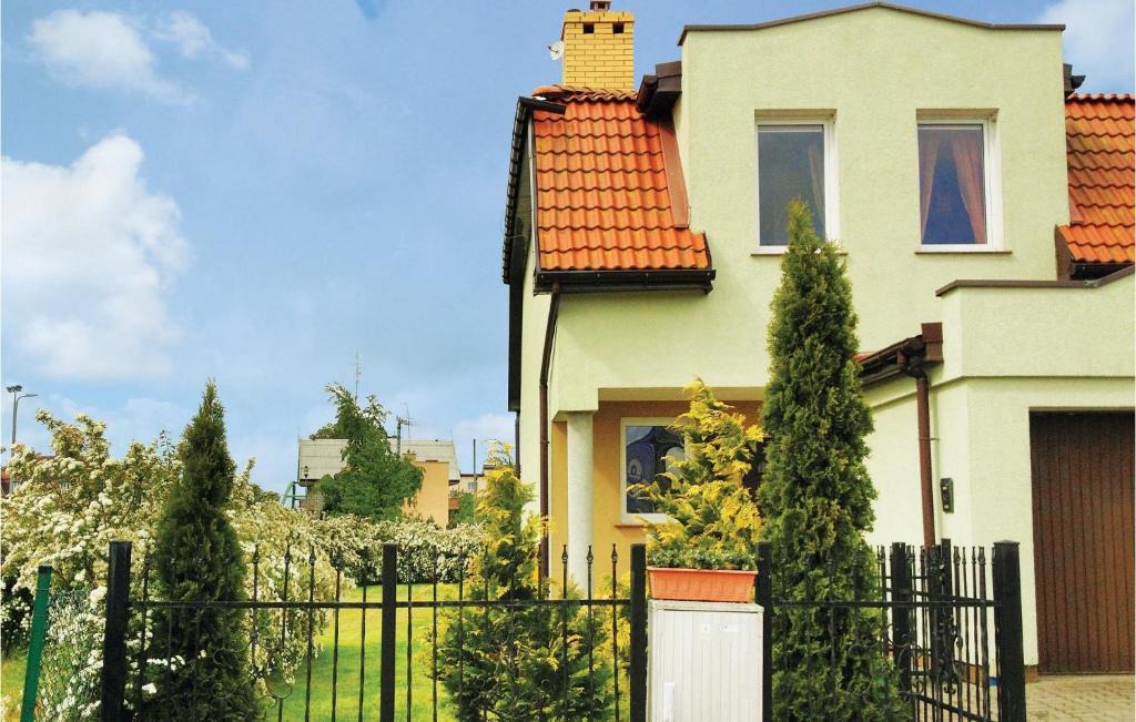 Darlowko House | Stunning Home In Darlowo With Wifi
