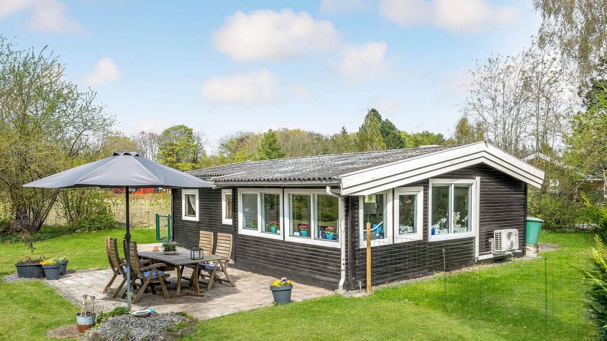 Kaldred House | Stunning home in Eskebjerg with kitchen