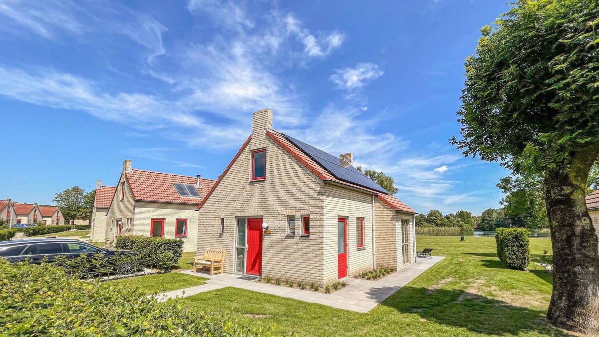 Ewijk House | Stunning home in Ewijk with kitchen