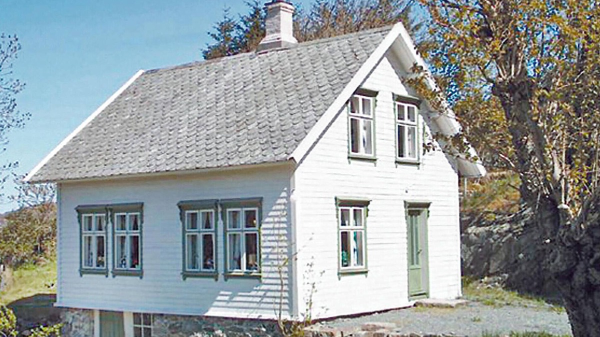 Lykling House | Stunning home in Finnås with kitchen
