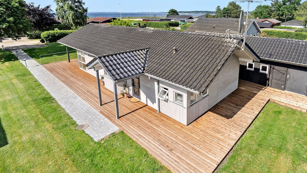 Hejsager Strand House | Stunning home in Haderslev with kitchen