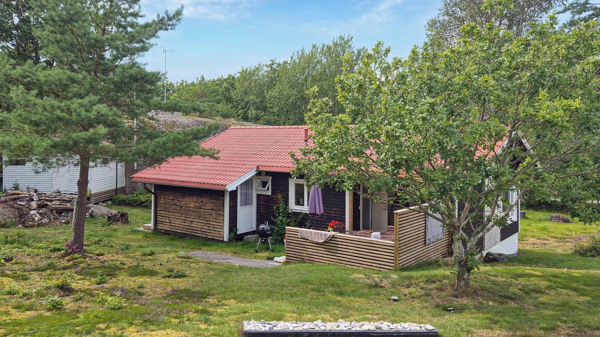 Hjaelteby House | Stunning home in Hjälteby with kitchen