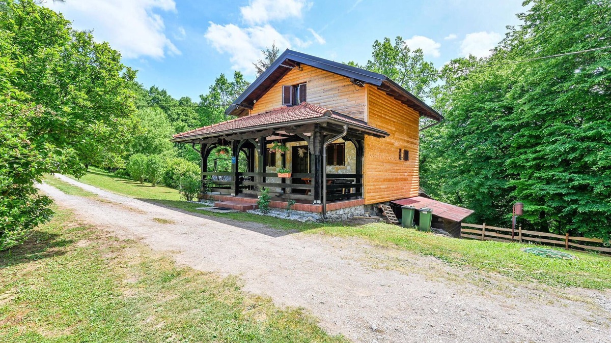 Karlovac House | Stunning home in Gornje Stative