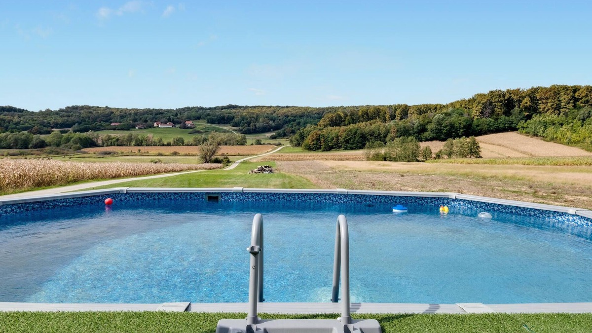 Kraljevec Sesvetski House | Stunning home in Hrascina with sauna