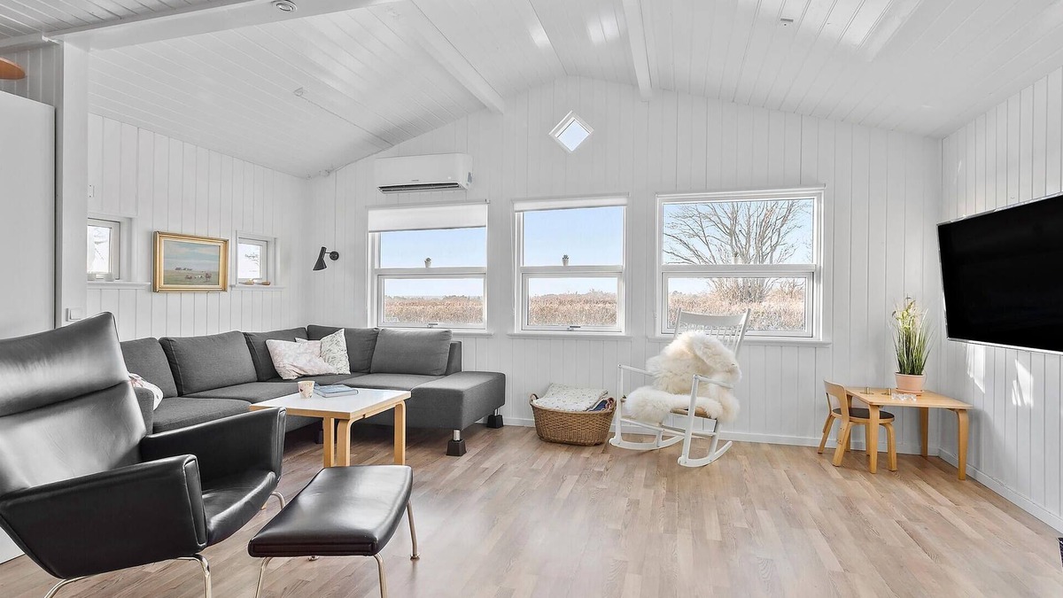 Ristinge House | Stunning home in Humble with WiFi