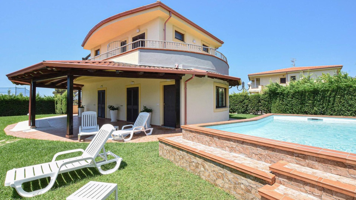 Sangineto House | Stunning home in Sangineto Lido