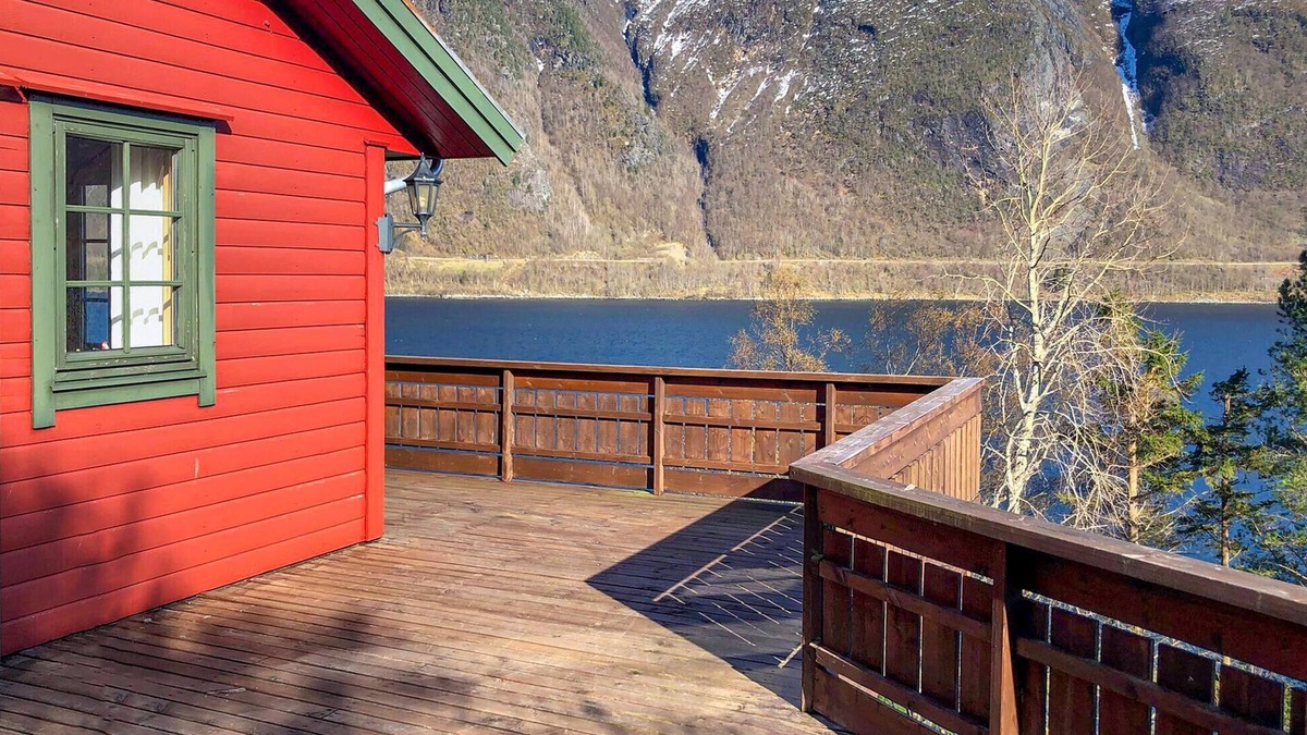 Volda House | Stunning home in Lauvstad with house sea view