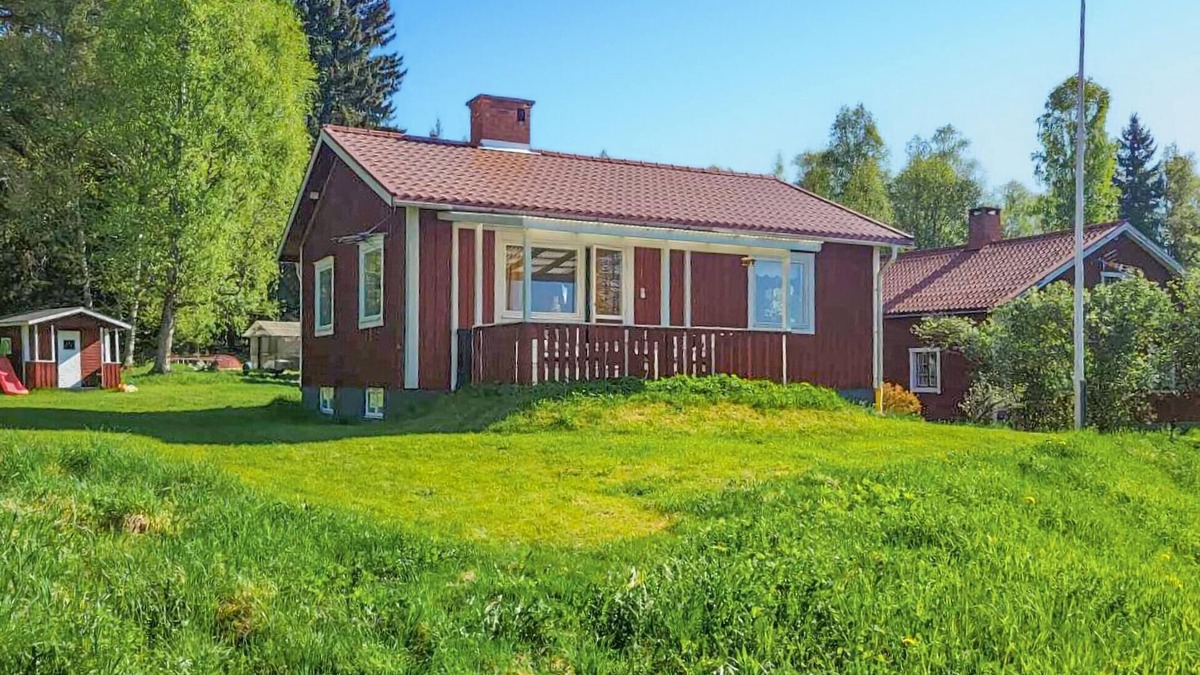 Leksand House | Stunning home in Leksand with kitchen
