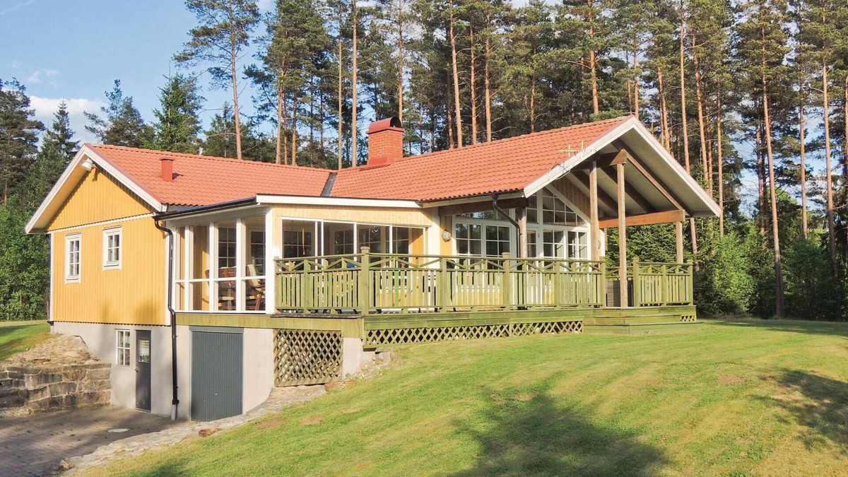 Lidhult House | Stunning home in Lidhult with lake view