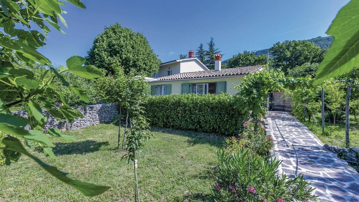Lupoglav House | Stunning home in Lupoglav with WiFi