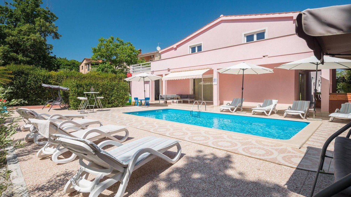 Kadumi House | Stunning home in Porec with kitchen