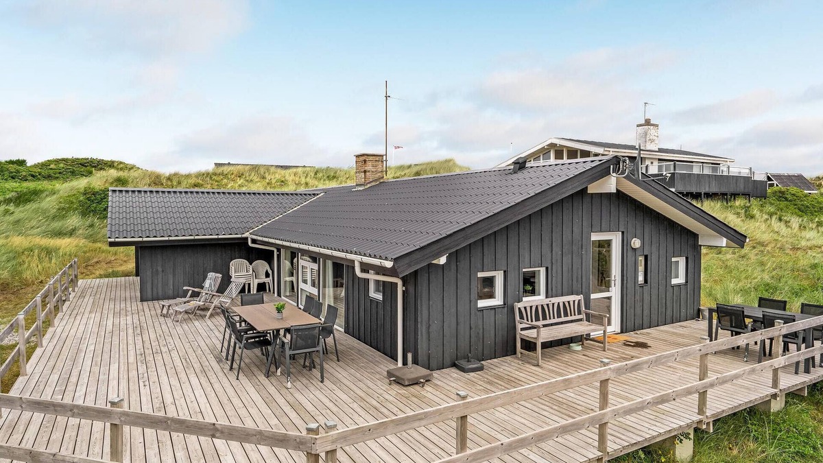 Houvig Strand House | Stunning home in Ringkøbing with sauna