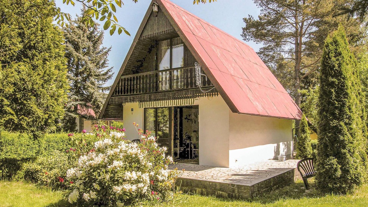 Sulistrowiczki House | Stunning home in Sobótka with kitchen