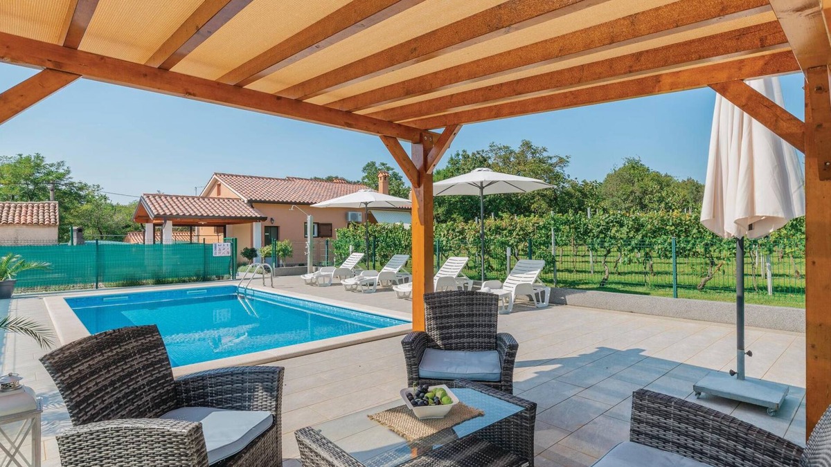Topid House | Stunning home in Topid with WiFi