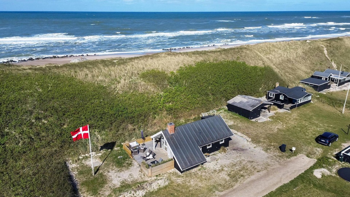 Fjand Badeby House | Stunning home in Ulfborg with kitchen