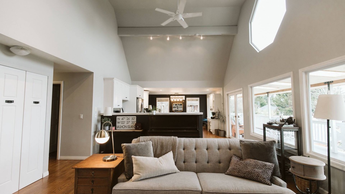 South Colby House | Stunning Home, Sound View, Sauna and Covered Deck