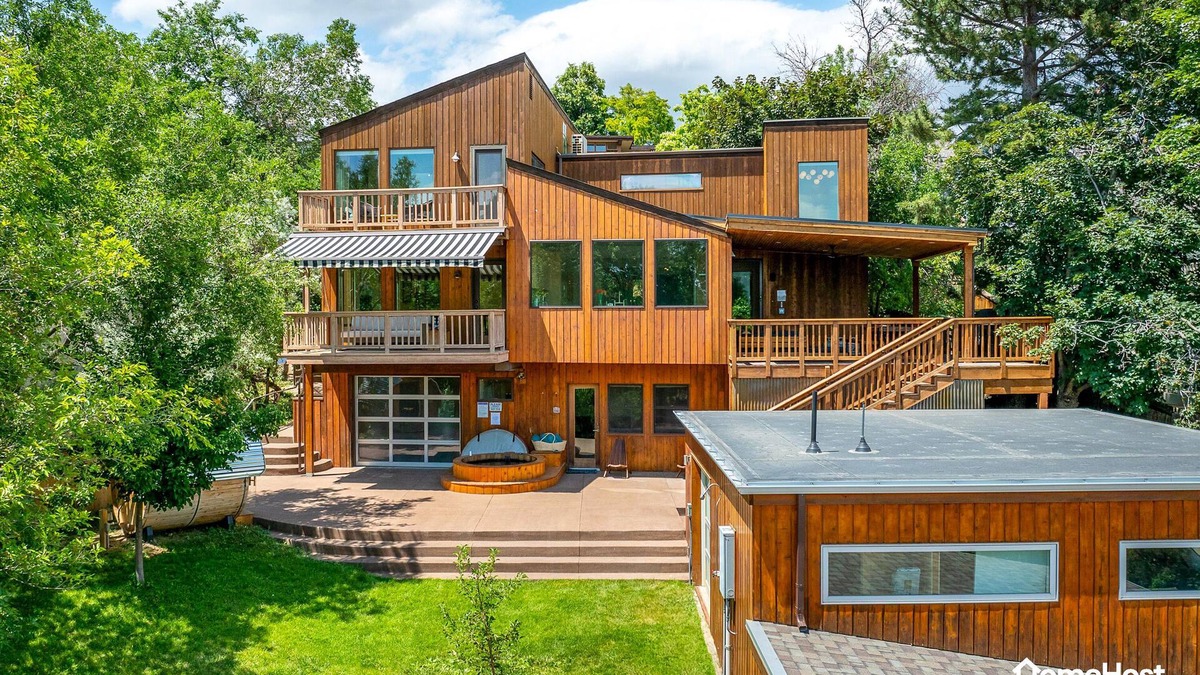 Newlands House | Stunning Home w/Hot Tub, Sauna & Mountain Views! 10-Min to Downtown & CU