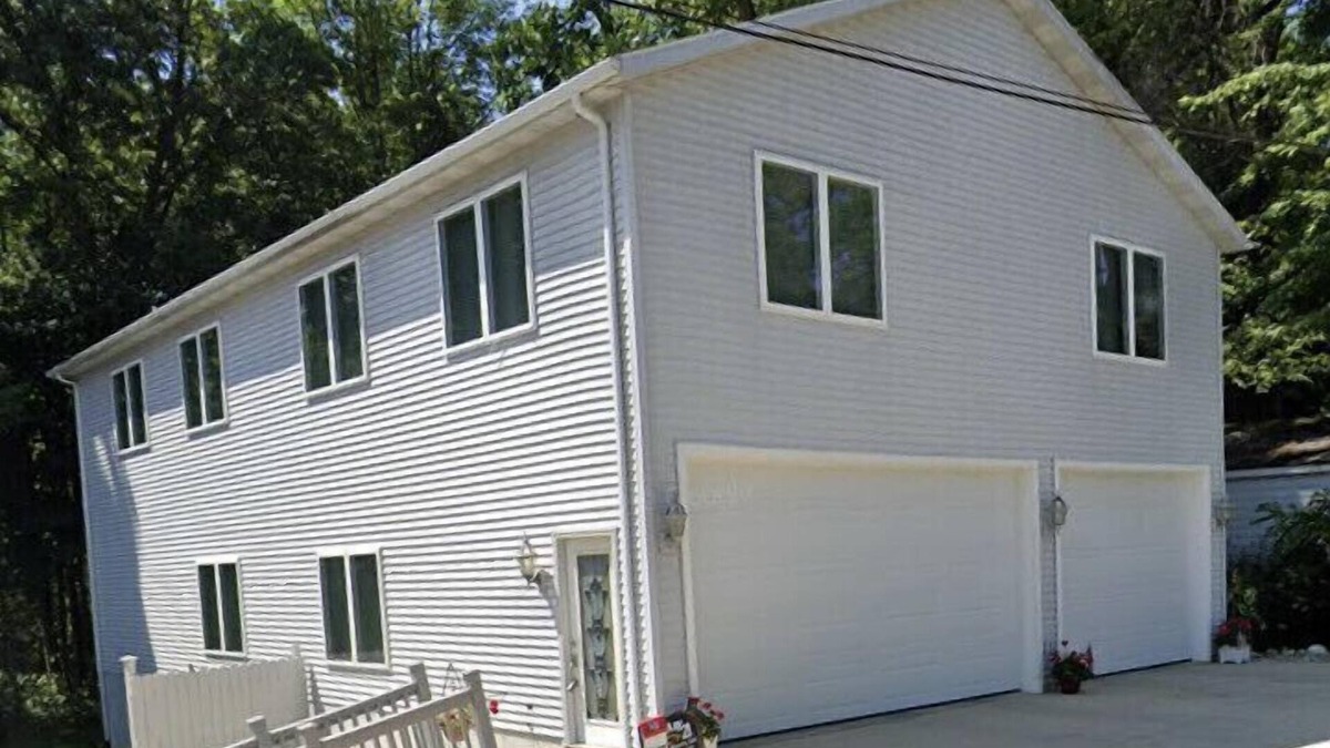 Angola House | Stunning home with huge game room plenty of space for relaxing and fun.Sleeps 14